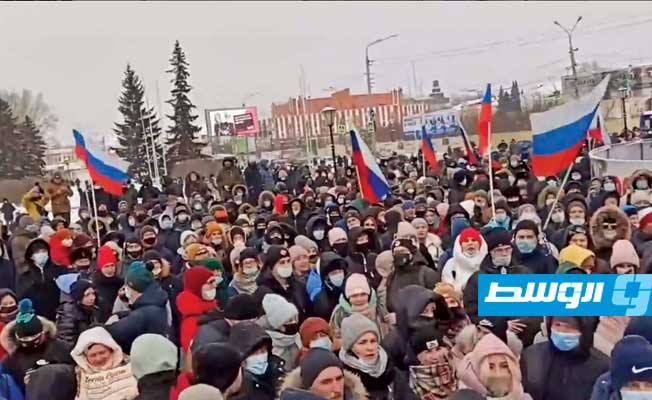 «فرانس برس»: اعتقال عشرات الأشخاص خلال تظاهرات مؤيدة لنافالني في روسيا