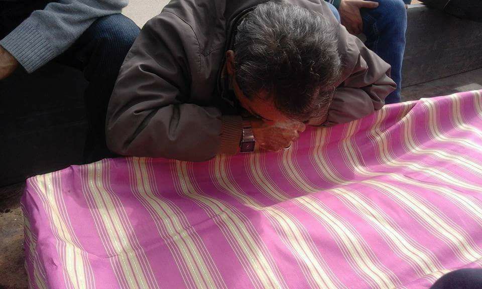 مواطن من بنغازي يطالب المشير خليفة حفتر بالقصاص من قتلة إبنته