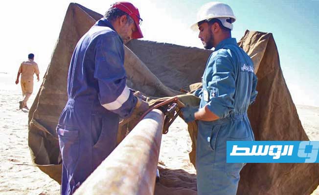 شركة الخليج العربي تجري أعمال صيانة في حقل النافورة (صور)