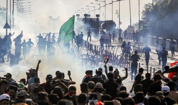إصابة 50 شخصا خلال تفريق تظاهرة في بغداد باستخدام الغاز المسيل والرصاص