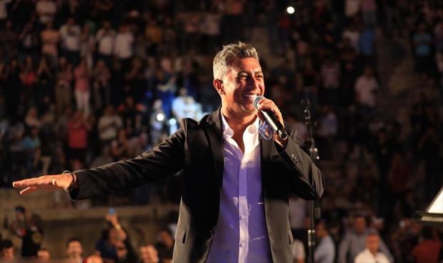 عمر العبداللات غنى من ألبومه الجديد في «جرش» (فيديو)