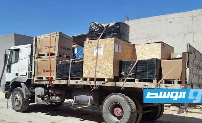 معدات وقطع غيار نقلت إلى محطتي شمال بنغازي والزهراء. (الشركة العامة للكهرباء)
