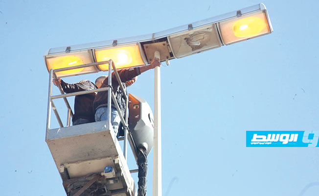 الشركة العامة للكهرباء تستبدل 350 مصباح إنارة في طرابلس