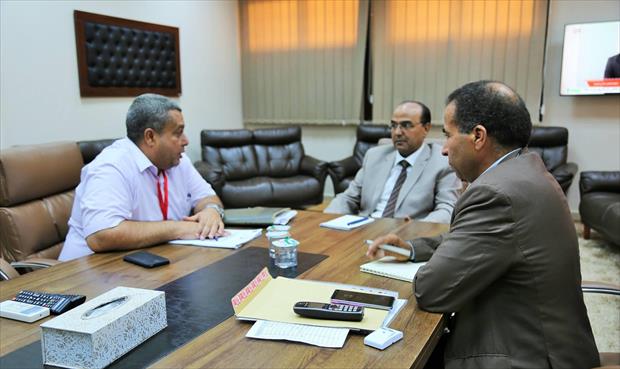 بلدية بنغازي تبحث الاحتياجات الضرورية لشركة المياه والصرف الصحي
