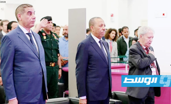 القطراني رفقة عدد من الوزراء والمسؤولين في حفل افتتاح صالة الركاب الجديدة بمطار بنينا في بنغازي. (المكتب الإعلامي للحكومة)