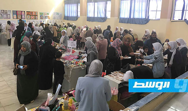 بالصور: انطلاق السوق الخيرية بمدرسة «نسيبة بنت كعب» بطبرق