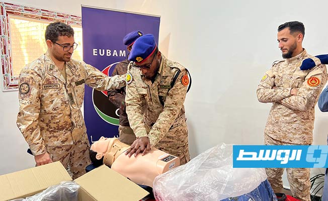 تسليم المعدات الطبية لحرس الحدود الليبي من قبل بعثة «يوبام»، الأحد 19 يناير 2023. (يوبام)