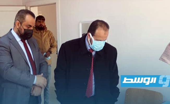 وزير الصحة يتفقد العيادات الطبية بمخيمات نازحي تاورغاء في بنغازي