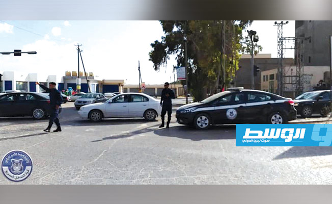 دوريات أمنية جنوب طرابلس لتأمين محطات الوقود وتسيير حركة السير