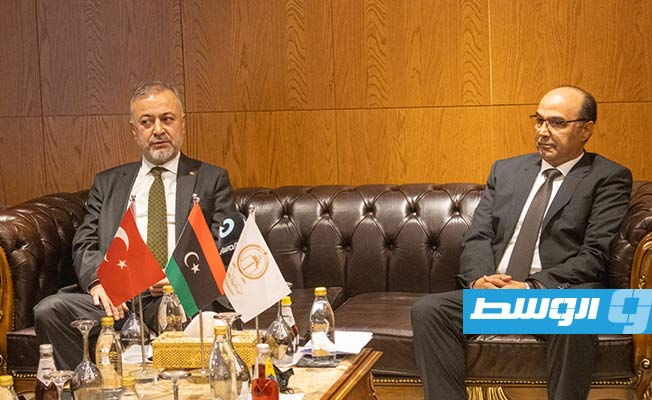 السفير التركي كنعان يلماز مع مسؤولي بلدية بنغازي, 29 يناير 2022. (بلدية بنغازي)