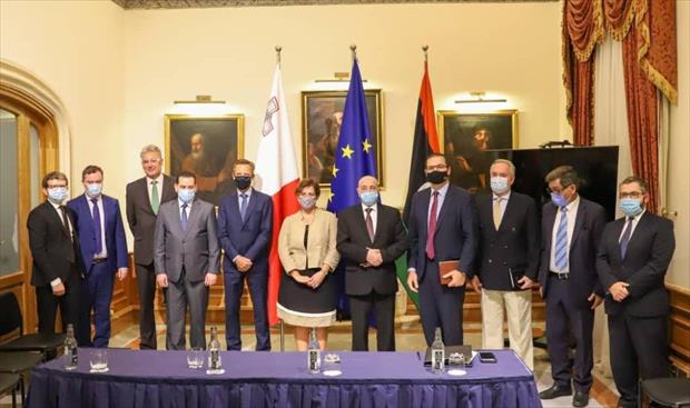 وفد مجلس النواب والحكومة الموقتة خلال لقاء مع السفراء الأوروبيين في مالطا اليوم الجمعة. (وزارة الخارجية)