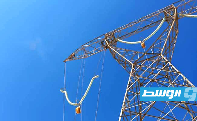 تركيب عوازل كهربائية في خط الرويس أبو عرقوب لتحسين أداء الشبكة الكهربائية(الشركة العامة للكهرباء)