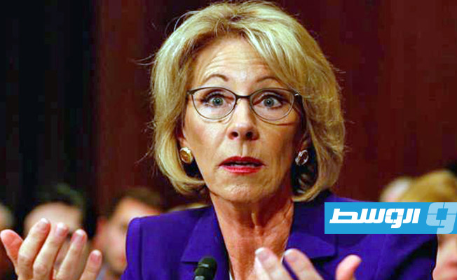 وزيرة التعليم الأميركية تريد إعادة فتح المدارس دون خطة آمنة للوقاية من «كورونا»