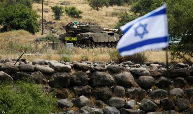 دبابة إسرائيلية تتمركز قريبا من الحدود في الجولان. (رويترز)