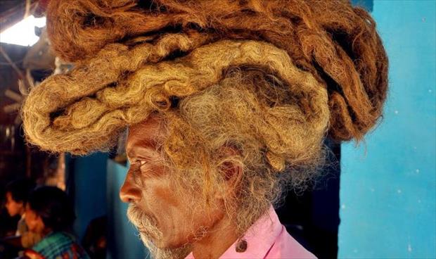 اعتبرها «نعمة إلهية».. رجل لم يغسل شعره منذ 40 عامًا