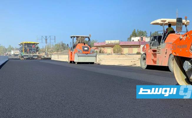 بالصور.. استمرار أعمال صيانة الطريق الساحلي باتجاه طرابلس