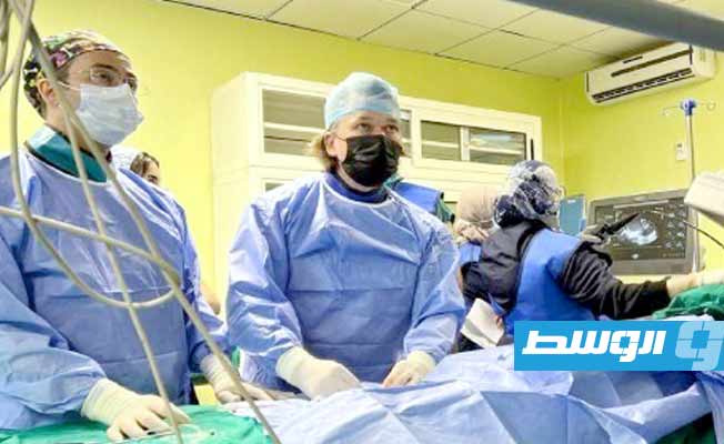 فريق «بريطاني- تركي» يجري 55 جراحة قسطرة قلب للأطفال في البيضاء