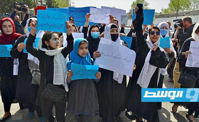 عناصر «طالبان» يطلقون النار في الهواء لتفريق تجمع نساء دعما للمتظاهرات في إيران