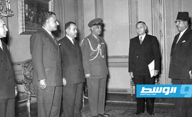 سفير ليبيا في مصر خليل عمر القلال يقدم اوراق اعتماده للرئيس جمال عبد الناصر