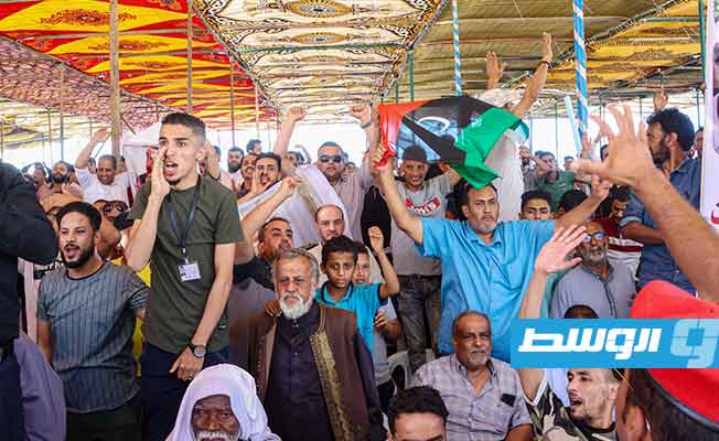 مواطنون في درنة يطالبون بطرد «عميد البلدية» خلال استقبال المشير حفتر