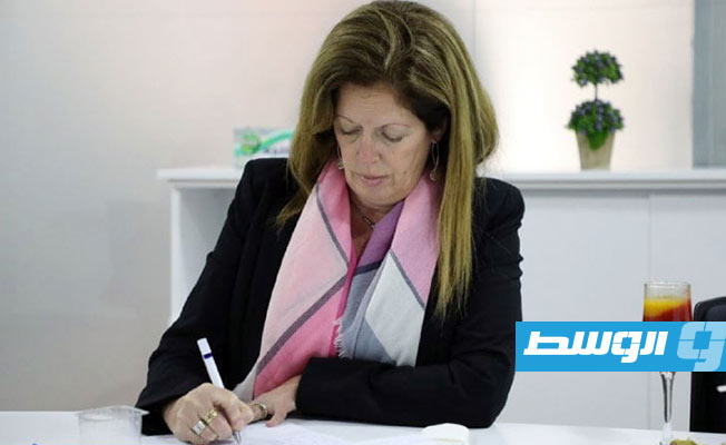 وليامز خلال لقائها مع صوان وقيادات الحزب الديمقراطي بمقر الحزب في طرابلس، الثلاثاء 4 يناير 2022. (الحزب الديمقراطي)
