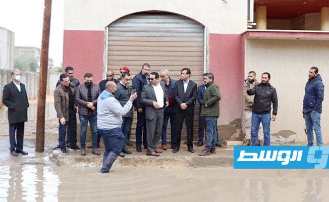 أبوجناح يتفقد رفقة وزراء بعض شوارع طرابلس التي شهدت أمطارا غزيرة، 4 ديسمبر 2021. (حكومة الوحدة)