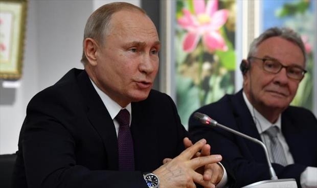 بوتين يوقع قانونين يحظران إهانة رموز الدولة والأخبار الكاذبة