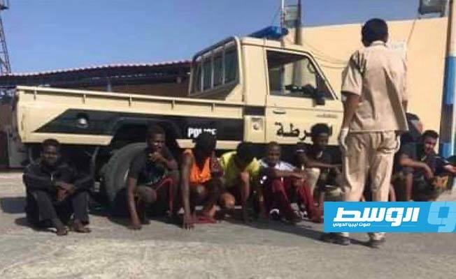 ضبط 13 مهاجرًا على ساحل أبوكماش أثناء استعدادهم للهجرة غير الشرعية