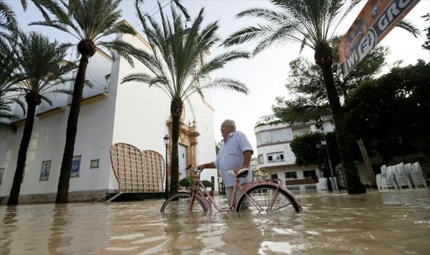 إجلاء مئات الأشخاص في شرق إسبانيا جراء الفيضانات