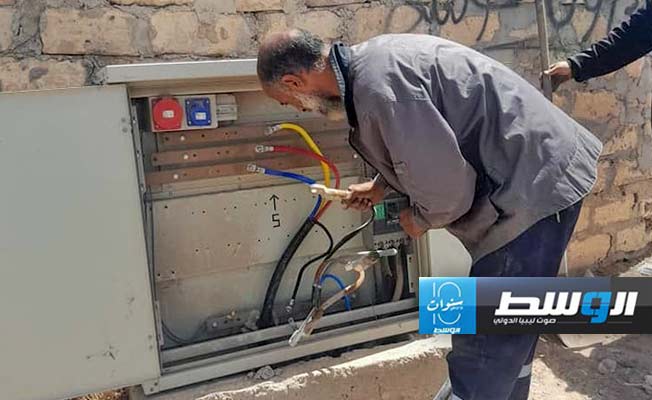 أعمال صيانة على شبكة الكهرباء في طرابلس، 19 أبريل 2024. (شركة الكهرباء)
