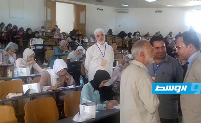 عادل جمعة يتفقد سير لجان امتحانات الثانوية في العجيلات