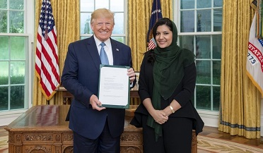 الأميرة ريما تقدم أوراق اعتمادها للرئيس الأميركي كأول سفيرة للسعودية