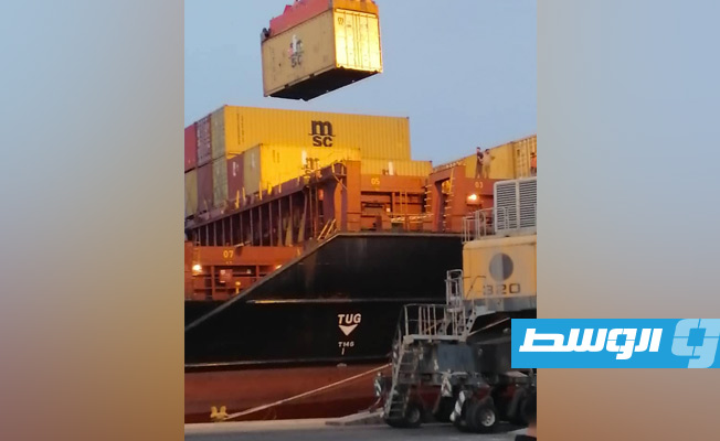 إعادة تصدير شحنة غاز سامة من ميناء الخمس، 29 أغسطس 2023 (وزارة الحكم المحلي بحكومة الدبيبة)