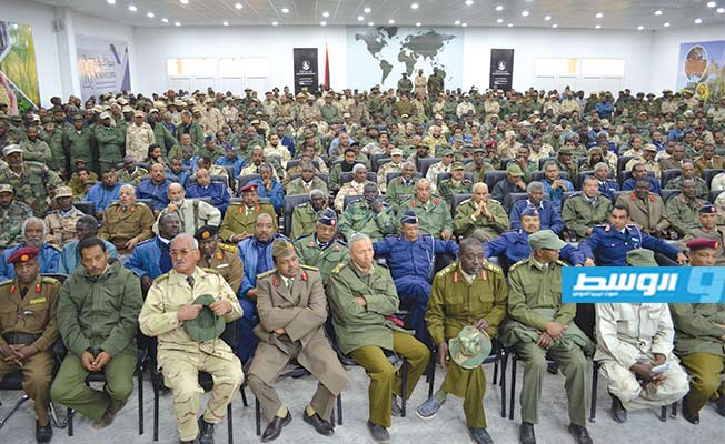 الغزوي والمسماري يجتمعان بضباط منطقة سبها العسكرية في تمنهنت