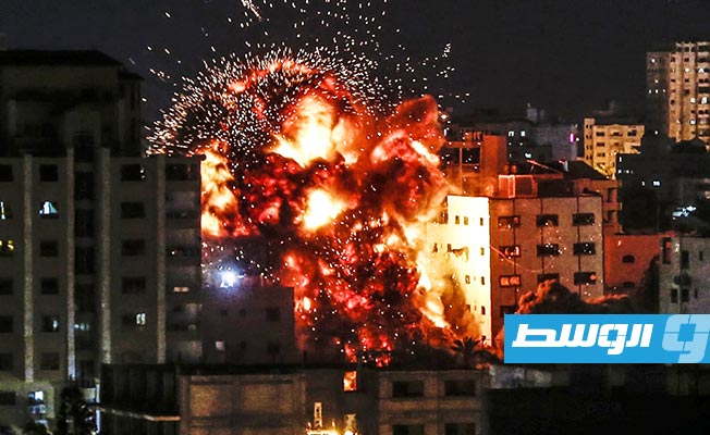 انهيار برج سكني من 13 طابقا في غزة إثر ضربة جوية إسرائيلية