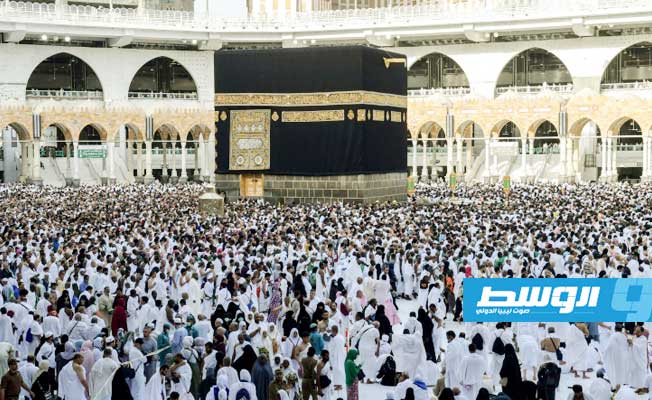 تعليق العمرة وغسل المسجد الحرام أربع مرات يوميا ضمن إجراءات سعودية في مواجهة فيروس «كورونا» المستجد