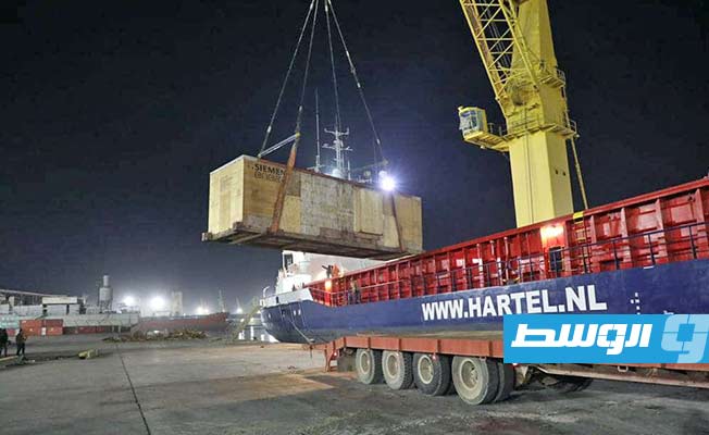 المعدات الموردة من شركة «سيمنز» الألمانية تصل ميناء طرابلس البحري، الإثنين 5 ديسمبر 2022 (الشركة العامة للكهرباء)