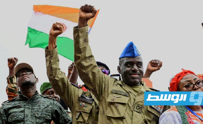 النيجر.. أنصار الانقلاب يتظاهرون في نيامي بعد قرار طرد سفير فرنسا