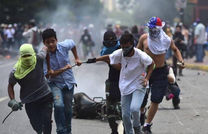 أكثر من 20 قتيلا جراء الاضطرابات في فنزويلا منذ الإثنين