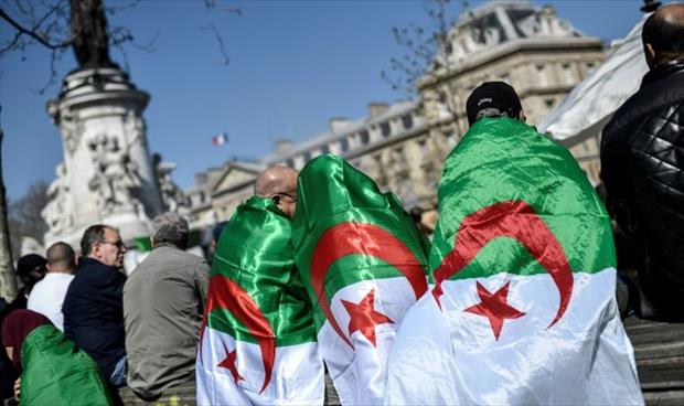 آلاف الجزائريين يتظاهرون مجددًا في فرنسا مطالبين بتغيير النظام في بلادهم