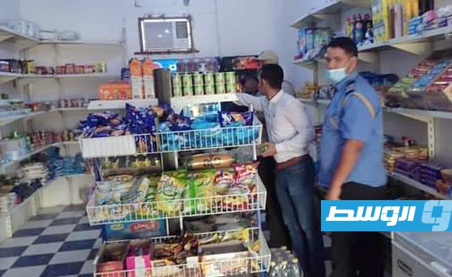 غلق محلات وضبط مخالفات في جولة على المحال والصيدليات بوادي زمزم