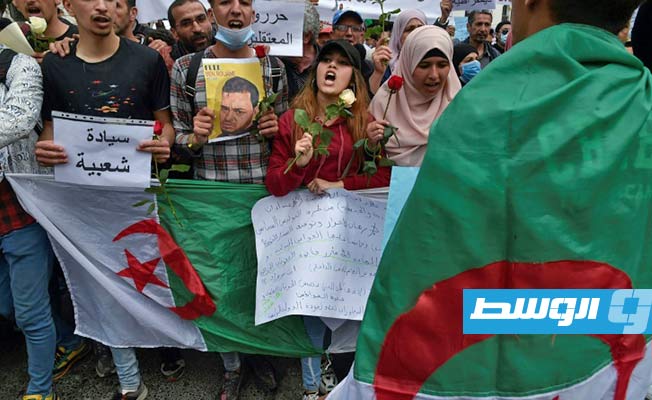 الجزائر: الآلاف يتظاهرون احتجاجا على قمع الحراك