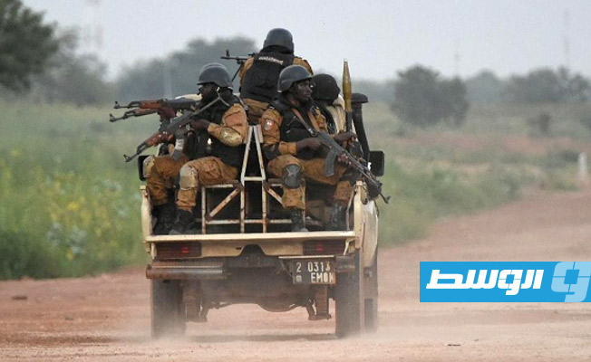 مقتل 33 مدنيا في هجوم شنه مسلحون في بوركينا فاسو