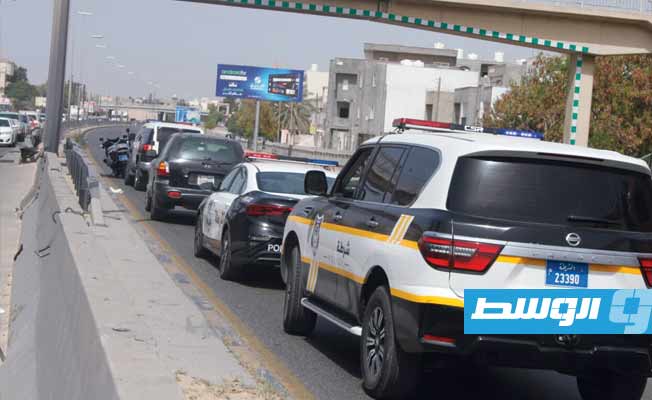 ازدحام مروري بسبب حادث شاحنة نقل الوقود عند جسر زناتة. (مديرية أمن طرابلس)