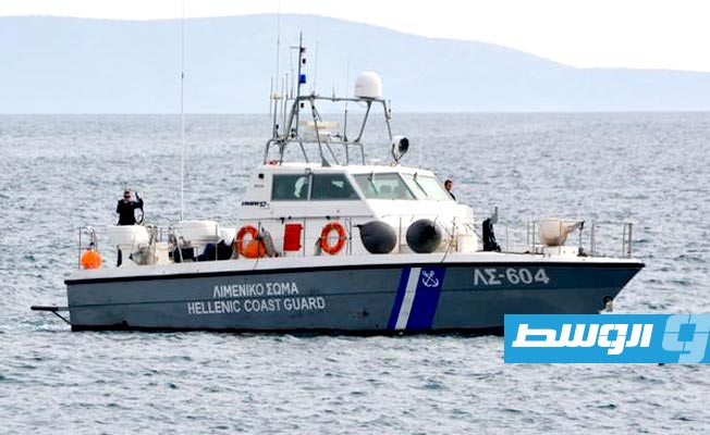خفر السواحل اليوناني ينقذ 26 مهاجرا من قارب غارق في بحر إيجة