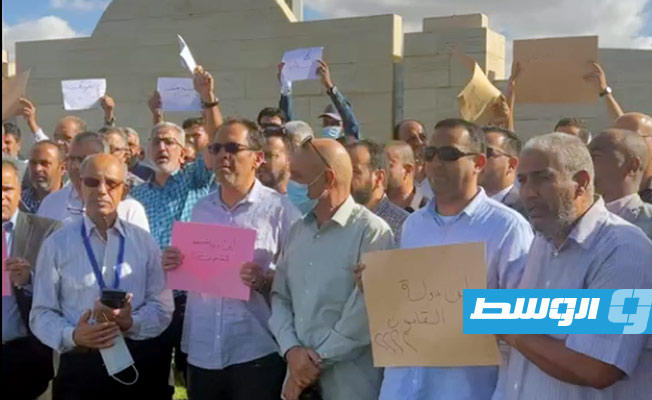 تظاهرة أمام نقابة أعضاء هيئة التدريس الجامعي للمطالبة بإطلاق النقيب (فيديو)