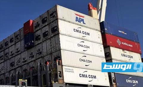 ميناء بنغازي يستقبل سفينة محملة بمواد غذائية ومعدات نفطية