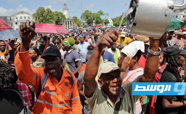 رئيس سورينام يدعو للتهدئة بعد احتجاجات على الوضع الاقتصادي