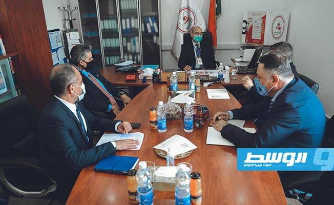 اجتماع بن تاهية مع سفير الاتحاد الأوروبي الجديد لدى ليبيا، الأحد 11 أكتوبر 2020. (اللجنة المركزية لانتخابات المجالس البلدية)