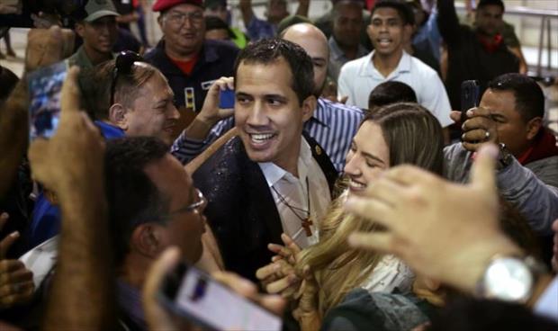 عودة زعيم المعارضة الفنزويلية إلى كراكاس